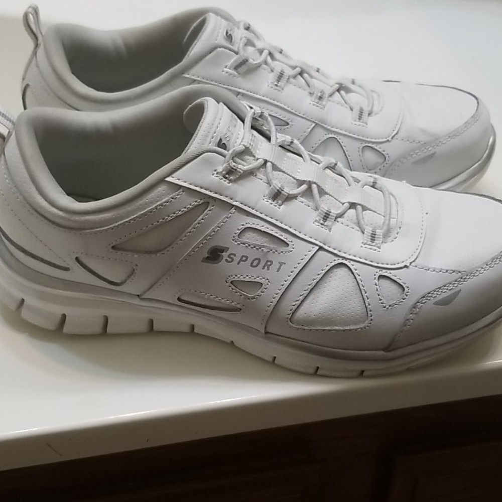 Shoes - Picture 2 of 4